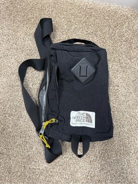 The north face crossbody bag black